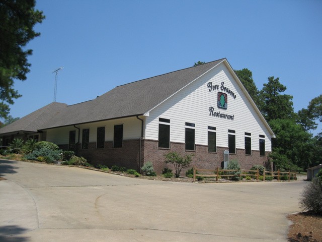 fore seasons fine dining restaurant & 19th hole bar/grill.