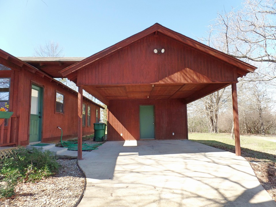 carport with breezeway to kitchen door