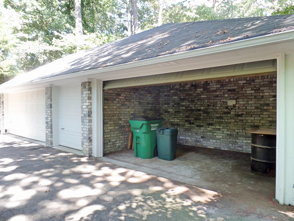 2 car garage plus garages for multiple golf carts