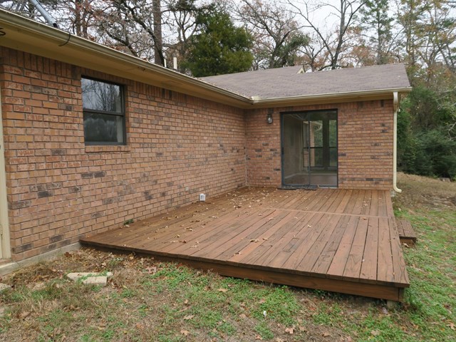 expansive rear open deck