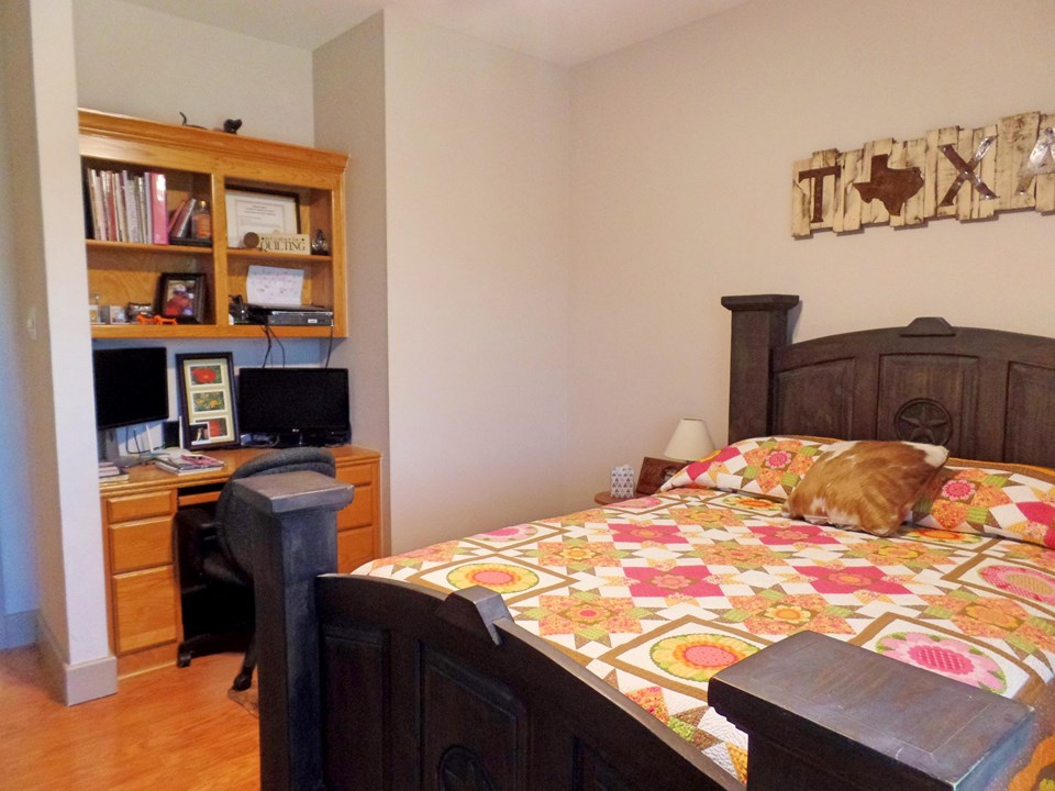 bedroom 3 with built-ins