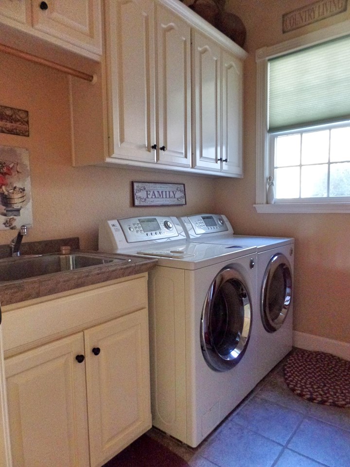utility room with sink