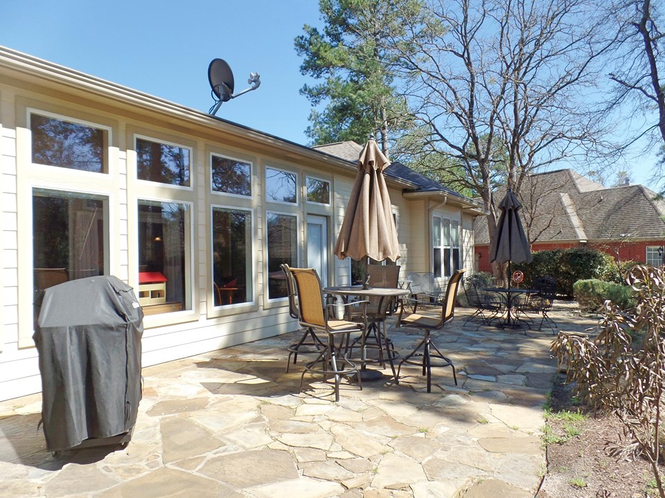 backyard pavestone patio