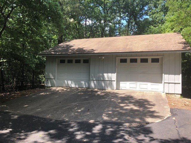 detached 2 car garage