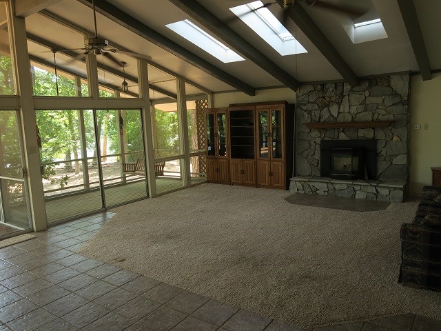 lr with vaulted ceiling, pellet  fp and skylights with shades
