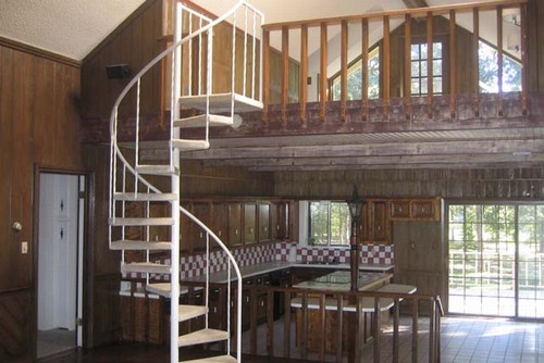 loft with spectacular view of the lake