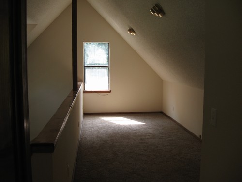 balcony overlooking the living room. ideal for an offiice.